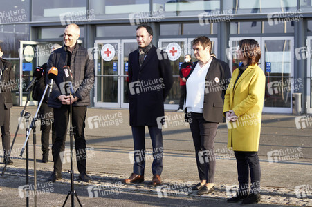 Annalena Baerbock besucht Notunterkünfte für Ukraine-Flüchtlinge in Hannover