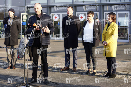 Annalena Baerbock besucht Notunterkünfte für Ukraine-Flüchtlinge in Hannover
