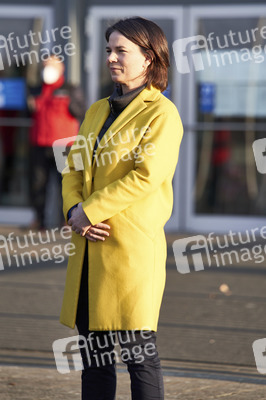 Annalena Baerbock besucht Notunterkünfte für Ukraine-Flüchtlinge in Hannover