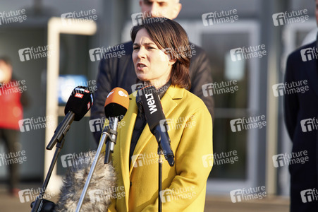 Annalena Baerbock besucht Notunterkünfte für Ukraine-Flüchtlinge in Hannover