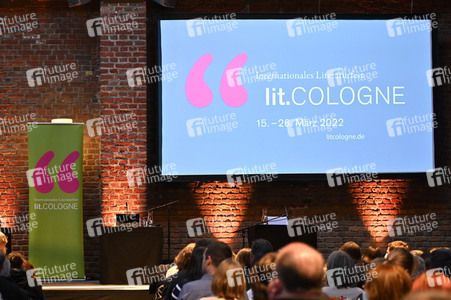 Marleen Lohse und Rufus Beck auf der lit.Cologne 2022 in Köln