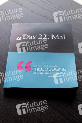 Thomas Hüetlin und Cem Özdemir auf der lit.Cologne 2022 in Köln