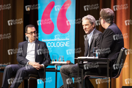 Thomas Hüetlin und Cem Özdemir auf der lit.Cologne 2022 in Köln