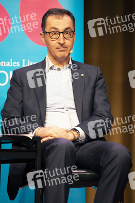 Thomas Hüetlin und Cem Özdemir auf der lit.Cologne 2022 in Köln