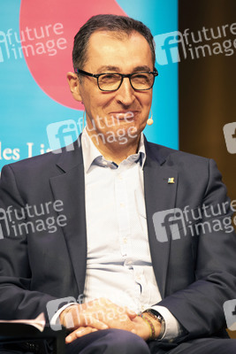 Thomas Hüetlin und Cem Özdemir auf der lit.Cologne 2022 in Köln