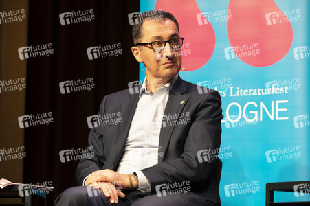Thomas Hüetlin und Cem Özdemir auf der lit.Cologne 2022 in Köln
