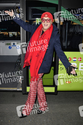 Pre-Party Bustour vor dem Geburtstag von Julian F.M. Stoeckel in Berlin