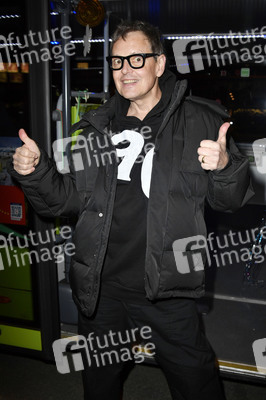 Pre-Party Bustour vor dem Geburtstag von Julian F.M. Stoeckel in Berlin