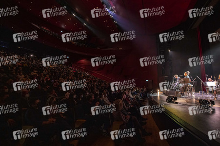 Konzert von Max Herre & Mikis Takeover! Ensemble in Erfurt