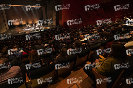 Konzert von Max Herre & Mikis Takeover! Ensemble in Erfurt