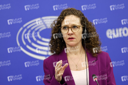 Pressekonferenz zum geplanten Verbot von 'golden passports' im EU-Parlament in Straßburg