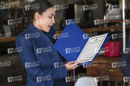 Alexandria Ocasio-Cortez ehrt Restuarant in New York