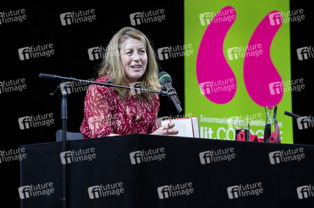 Anne Gesthuysen auf der lit.Cologne 2022 in Köln
