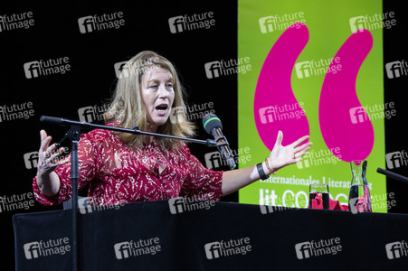Anne Gesthuysen auf der lit.Cologne 2022 in Köln