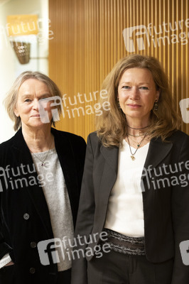 Elke Heidenreich und Marion Karausche auf der lit.Cologne 2022 in Köln