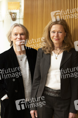 Elke Heidenreich und Marion Karausche auf der lit.Cologne 2022 in Köln