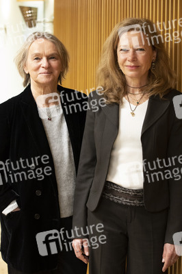 Elke Heidenreich und Marion Karausche auf der lit.Cologne 2022 in Köln