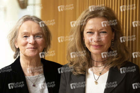 Elke Heidenreich und Marion Karausche auf der lit.Cologne 2022 in Köln