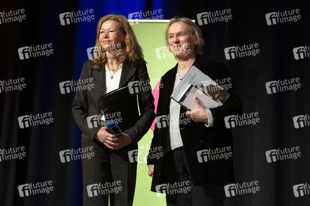 Elke Heidenreich und Marion Karausche auf der lit.Cologne 2022 in Köln