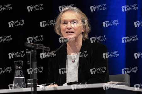 Elke Heidenreich und Marion Karausche auf der lit.Cologne 2022 in Köln