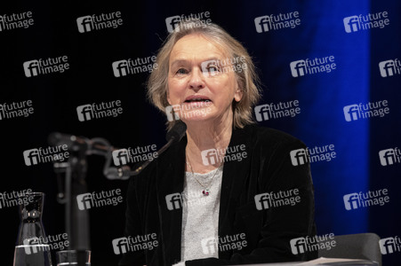 Elke Heidenreich und Marion Karausche auf der lit.Cologne 2022 in Köln