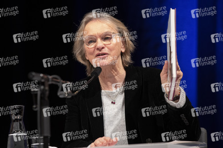 Elke Heidenreich und Marion Karausche auf der lit.Cologne 2022 in Köln