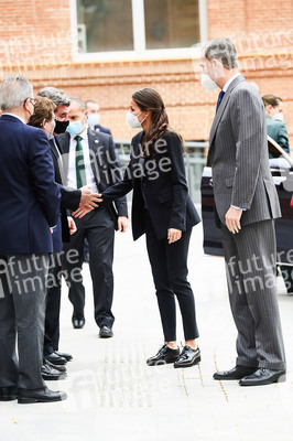 König Felipe und Königin Letizia besuchen den Ukraine-Krisenstab vom Roten Kreuz in Madrid
