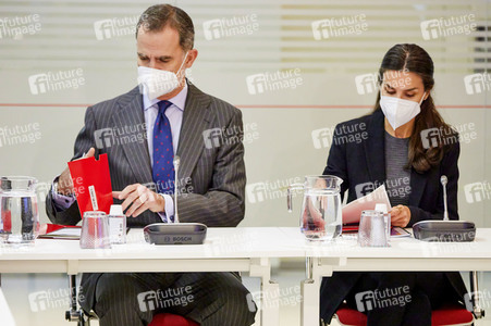 König Felipe und Königin Letizia besuchen den Ukraine-Krisenstab vom Roten Kreuz in Madrid