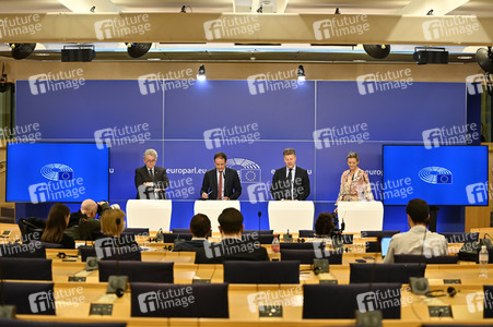 Pressekonferenz zum Gesetz über digitale Märkte im EU-Parlament in Brüssel