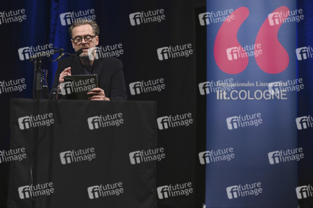Adriana Altaras und Matthias Matschke auf der lit.Cologne 2022 in Köln