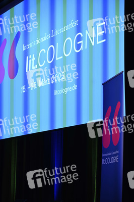 Danielle de Picciotto und Sven Regener auf der lit.Cologne 2022 in Köln