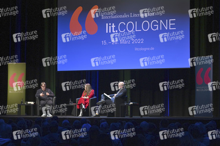Danielle de Picciotto und Sven Regener auf der lit.Cologne 2022 in Köln