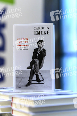 Anke Engelke und Carolin Emcke auf der lit.Cologne 2022 in Köln