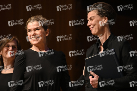 Anke Engelke und Carolin Emcke auf der lit.Cologne 2022 in Köln