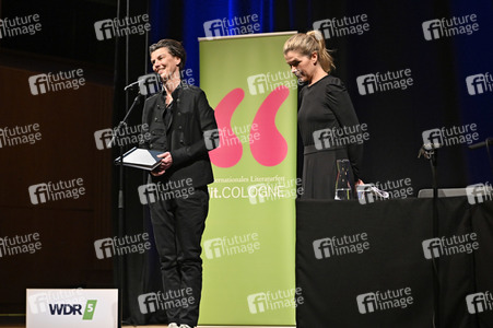 Anke Engelke und Carolin Emcke auf der lit.Cologne 2022 in Köln