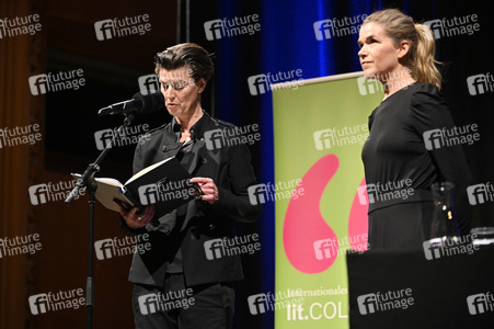 Anke Engelke und Carolin Emcke auf der lit.Cologne 2022 in Köln