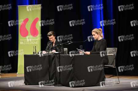 Anke Engelke und Carolin Emcke auf der lit.Cologne 2022 in Köln