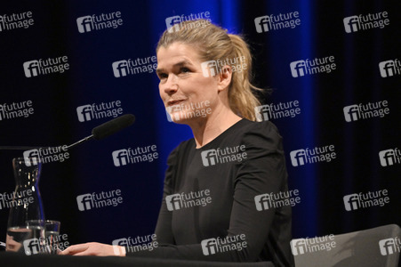 Anke Engelke und Carolin Emcke auf der lit.Cologne 2022 in Köln