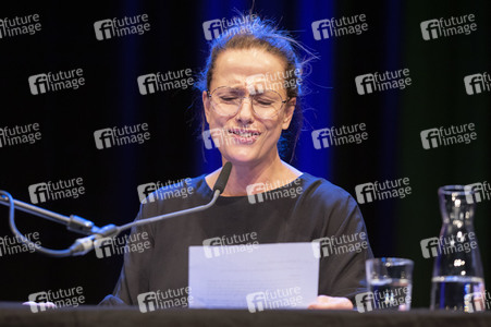 Claudia Michelsen, Justus Maier und Peter Lohmeyer auf der lit.Cologne 2022 in Köln