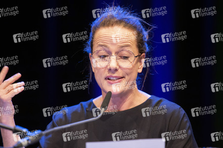 Claudia Michelsen, Justus Maier und Peter Lohmeyer auf der lit.Cologne 2022 in Köln