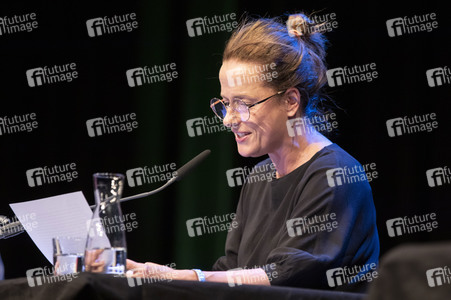 Claudia Michelsen, Justus Maier und Peter Lohmeyer auf der lit.Cologne 2022 in Köln