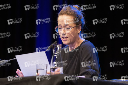 Claudia Michelsen, Justus Maier und Peter Lohmeyer auf der lit.Cologne 2022 in Köln