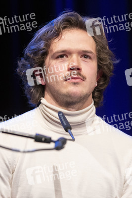 Claudia Michelsen, Justus Maier und Peter Lohmeyer auf der lit.Cologne 2022 in Köln