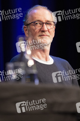 Claudia Michelsen, Justus Maier und Peter Lohmeyer auf der lit.Cologne 2022 in Köln