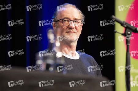 Claudia Michelsen, Justus Maier und Peter Lohmeyer auf der lit.Cologne 2022 in Köln