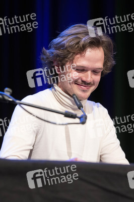 Claudia Michelsen, Justus Maier und Peter Lohmeyer auf der lit.Cologne 2022 in Köln