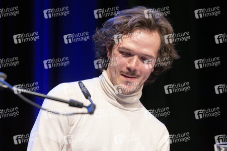 Claudia Michelsen, Justus Maier und Peter Lohmeyer auf der lit.Cologne 2022 in Köln