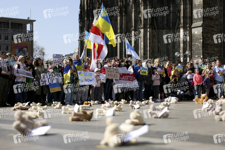 Kundgebung 'Frieden für Europa! Schützt die Kinder der Ukraine' in Köln