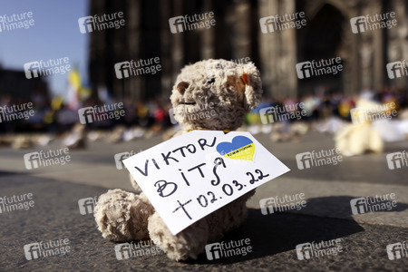Kundgebung 'Frieden für Europa! Schützt die Kinder der Ukraine' in Köln