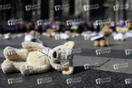 Kundgebung 'Frieden für Europa! Schützt die Kinder der Ukraine' in Köln